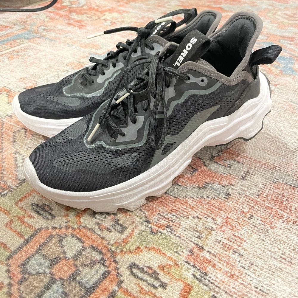 Sorrel kinetic Breakthru Sneakers size 8.5